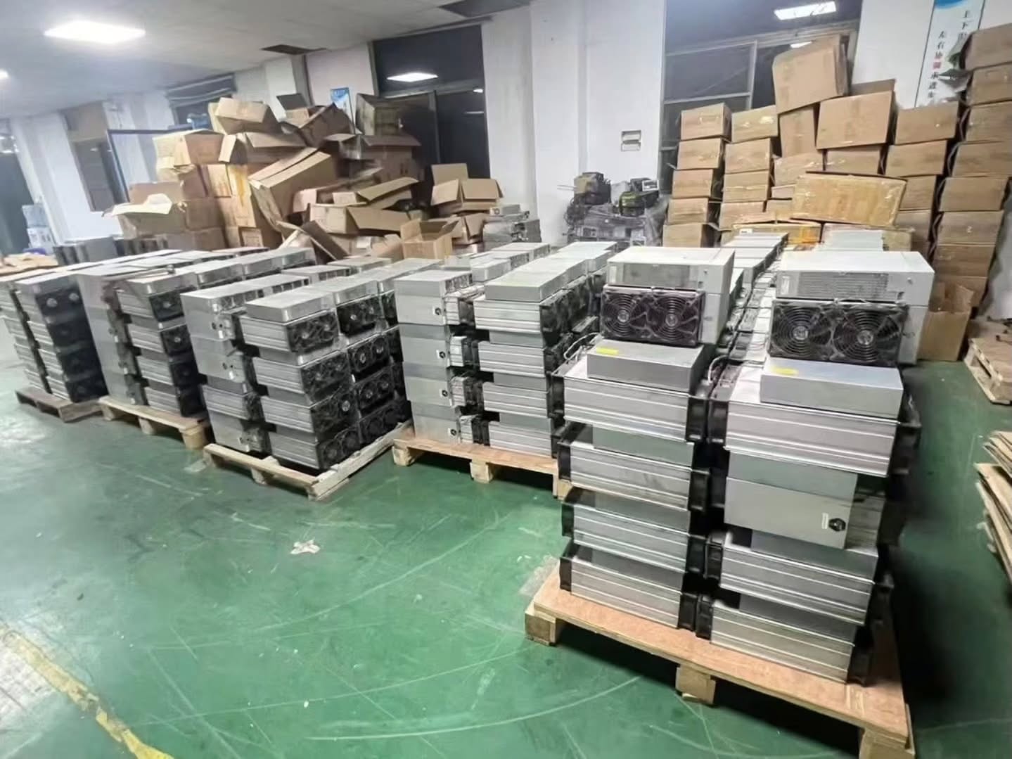 Used Bitmain Antminer S19 XP 141 TH/s Bitcoin Miner Bitmain ASIC bitcoin miner